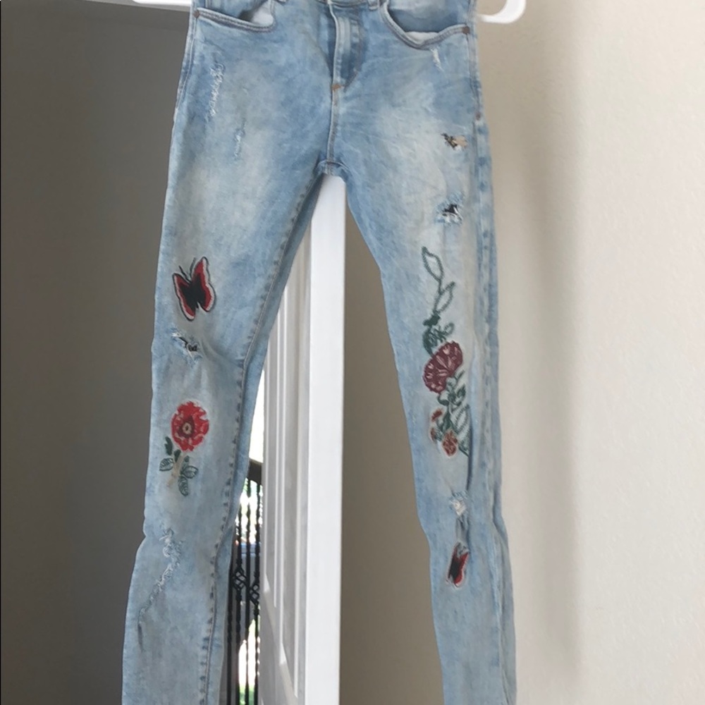 Zara distressed jeans with embroidery